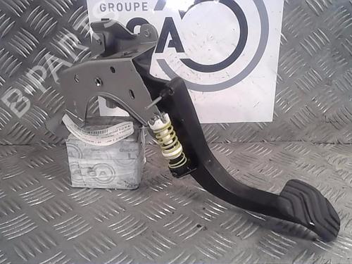 Used Clutch pedal RENAULT MEGANE IV Hatchback (B9A/M/N_) 1.2 TCe 130 (B9MR) (130 hp) 14555442
