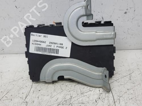 Used Fuse box Fuse box 37453633 37453633