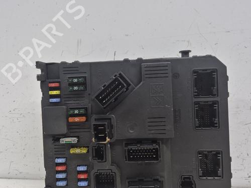 Used Fuse box Fuse box 38004143 38004143