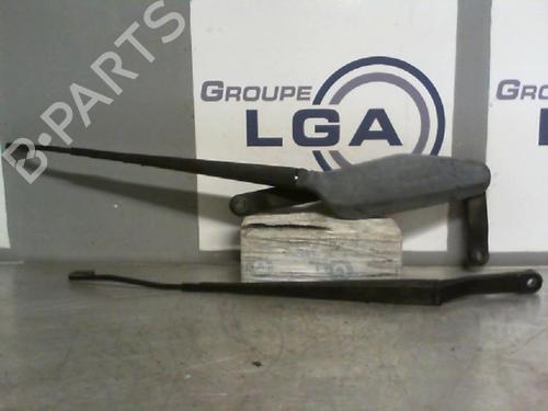 Used Front windshield wiper arm NISSAN ALMERA TINO (V10) [1998-2006]  14547151