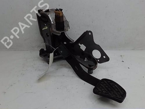 koblingspedal NISSAN JUKE (F15) 1.5 dCi (110 hp) 14567092