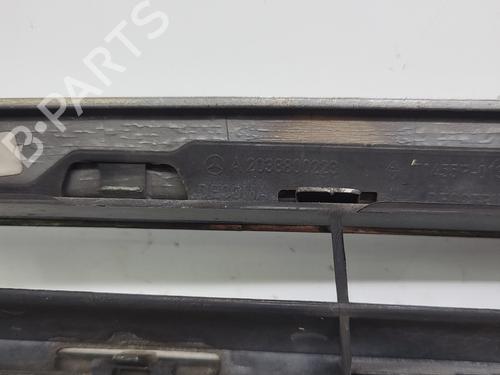 Used Grille Grille 36834122 36834122