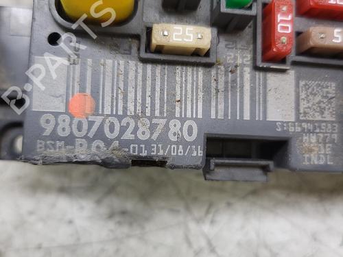 Used Fuse box Fuse box 37500720 37500720