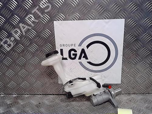 Used Brake master cylinder RENAULT KADJAR (HA_, HL_) 1.3 TCe 160 (HLNC) (160 hp) 14521993