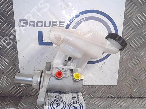 Used Brake master cylinder PEUGEOT 5008 II (MC_, MJ_, MR_, M4_) 1.5 BlueHDi 130 (MCYHZJ, MCYHZR, MCYHZX) (131 hp) 14521564