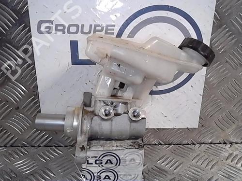 Used Brake master cylinder PEUGEOT 3008 II SUV (MC_, MR_, MJ_, M4_) 1.6 BlueHDi 120 (120 hp) 14521355