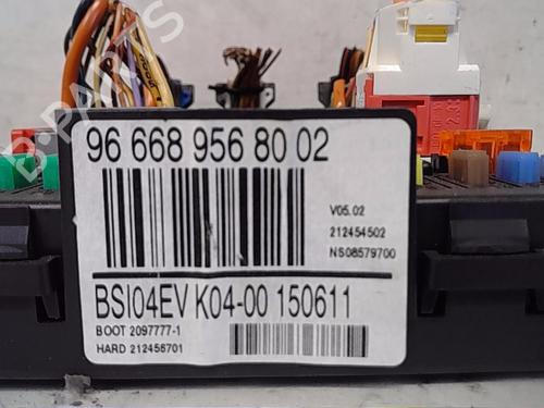 Used Fuse box PEUGEOT 3008 I MPV (0U_) 1.6 HDi (112 hp) 30807004