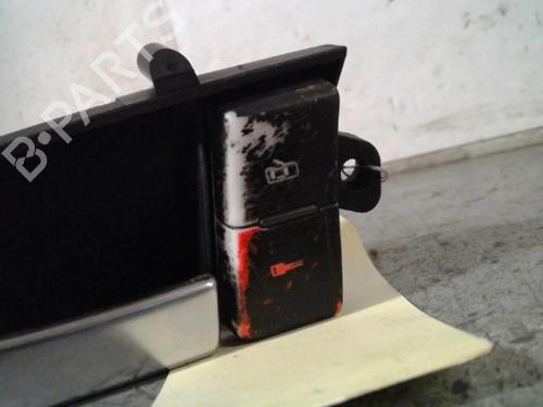 Used Front right interior door handle AUDI A3 (8P1) [2003-2013]  13865792