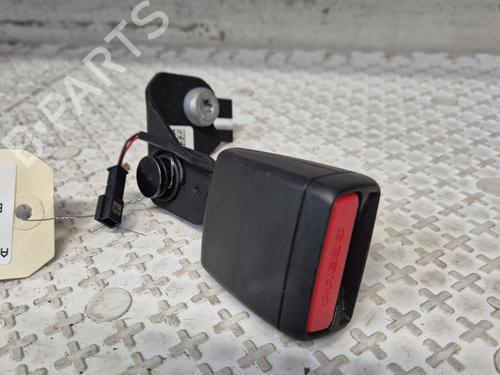 Used Seat buckle BMW 1 (F40) 120 i (178 hp) 26096889