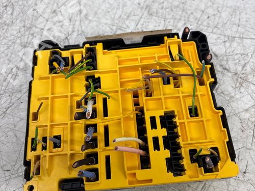Used Fuse box Fuse box 38054659 38054659