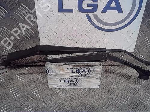 Used Front windshield wiper arm MITSUBISHI PAJERO SPORT I (K7_, K9_) [1996-2025]  14552062