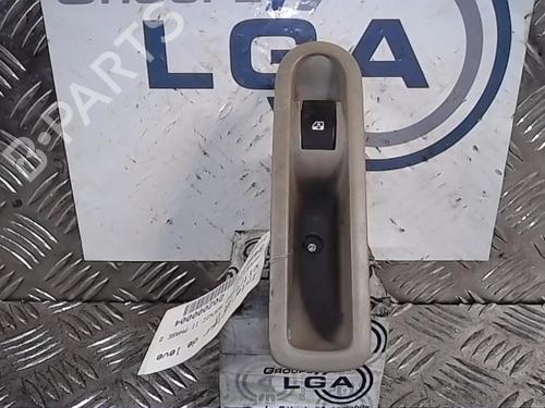 Used Right rear window switch RENAULT GRAND SCÉNIC II (JM0/1_) [2004-2009]  13861861
