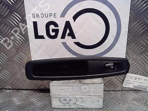 Used Right rear window switch RENAULT KADJAR (HA_, HL_) 1.2 TCe 130 (HLMR) (130 hp) 13856570