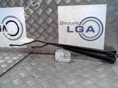 Used Front windshield wiper arm PEUGEOT 1007 (KM_) 1.4 HDi (68 hp) 14549327