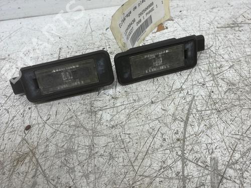 Luz matrícula Luz matrícula PEUGEOT 208 I (CA_, CC_) 1.6 HDi (92 hp) 39572318 39572318