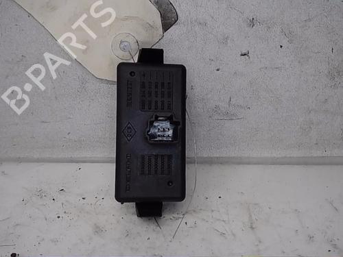 Used Warning switch RENAULT SCÉNIC III (JZ0/1_) 1.5 dCi (86 hp) 30807006