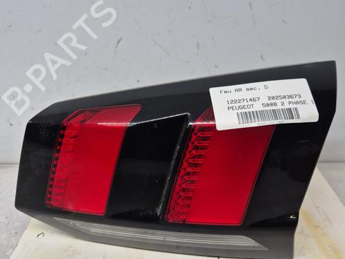 Højre baglygte bagklap Højre baglygte bagklap PEUGEOT 5008 II (MC_, MJ_, MR_, M4_) 1.2 THP (MRHNYH, MRHNYW, MRHNSJ, MRHNSU, MRHNSM) (131 hp) 33711068 33711068