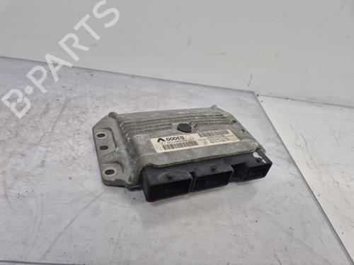 Used Engine control unit (ECU) RENAULT CLIO III (BR0/1, CR0/1) 1.4 16V (98 hp) 31819204