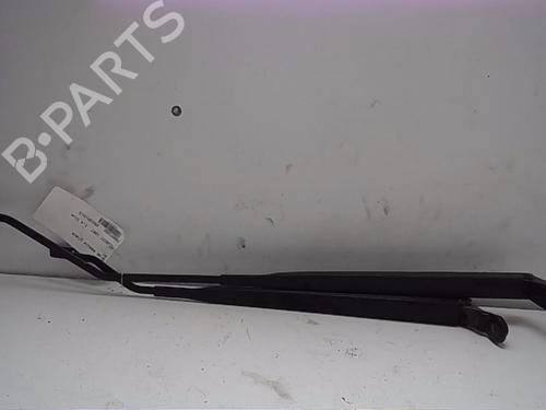 Used Front windshield wiper arm PEUGEOT 1007 (KM_) 1.4 HDi (68 hp) 14570586