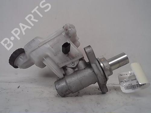 Used Brake master cylinder PEUGEOT 3008 II SUV (MC_, MR_, MJ_, M4_) 2.0 BlueHDi 180 (181 hp) 14522772