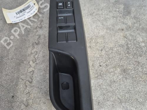 Interrupteur de vitre avant gauche SUZUKI SWIFT IV (FZ, NZ) 1.2 (AZH412, ZC72S) (94 hp) 30824594