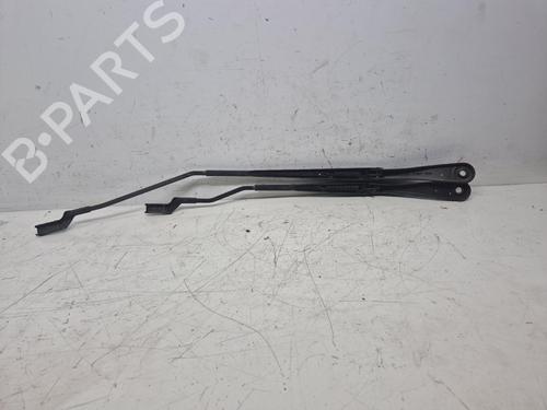 Vindrute viskerarm Vindrute viskerarm RENAULT CLIO V (B7_) 1.0 TCe 90 (B7MT) (91 hp) 36834182 36834182