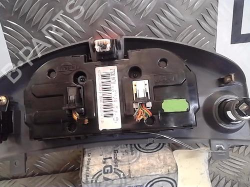 AC Styreenhet / Manøvreringsenhet NISSAN MICRA III (K12) 1.4 16V (88 hp) 13859237