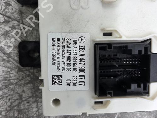 Used Fuse box Fuse box 39453922 39453922