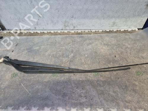 Used Front windshield wiper arm RENAULT CLIO III (BR0/1, CR0/1) 1.5 dCi (88 hp) 30867977