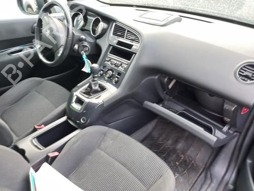 Used Display monitor Display monitor PEUGEOT 5008 (0U_, 0E_) 1.6 BlueHDi 120 (120 hp) 33892831 33892831