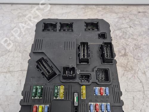 fuse-box-peugeot-407-6d_-2004-2005-2006-2007-2008-2009-2010-2011-32376800 main image