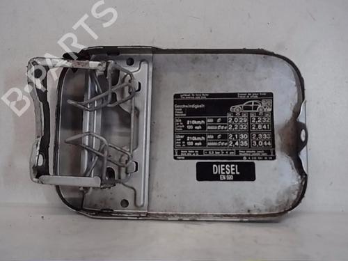 Used Fuel flap MERCEDES-BENZ E-CLASS (W210) E 320 CDI (210.026) (197 hp) 13845685