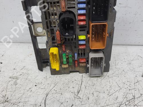 Used Fuse box Fuse box 37500725 37500725