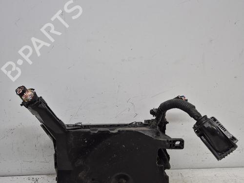 fuse-box-toyota-verso-_r2_-2009-2010-2011-2012-2013-2014-2015-2016-2017-2018-38004121 main image