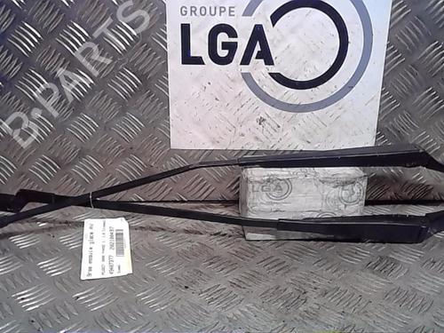 Used Front windshield wiper arm PEUGEOT 3008 I MPV (0U_) 1.6 HDi (112 hp) 14558383