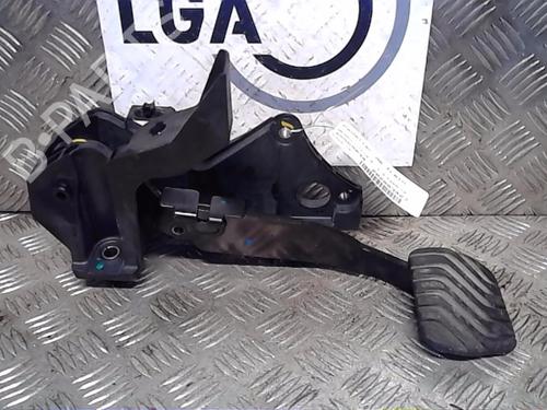Used Break pedal RENAULT CLIO V (B7_) 1.3 TCe 130 (B7MF) (131 hp) 14556171