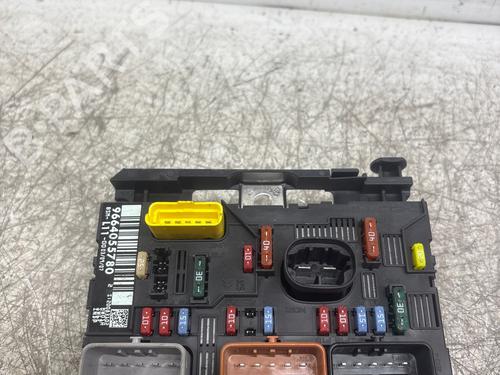 Used Fuse box Fuse box 38761358 38761358