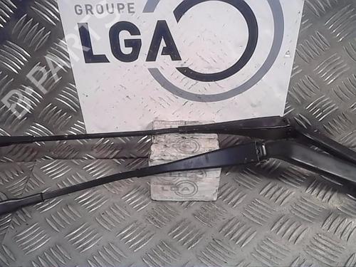 Used Front windshield wiper arm BMW 1 (E81) 118 d (136 hp) 14554961