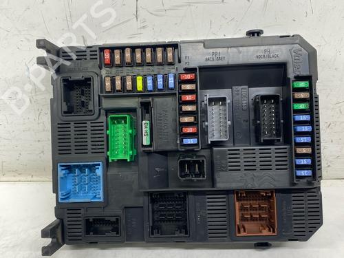 Used Fuse box Fuse box 39251019 39251019