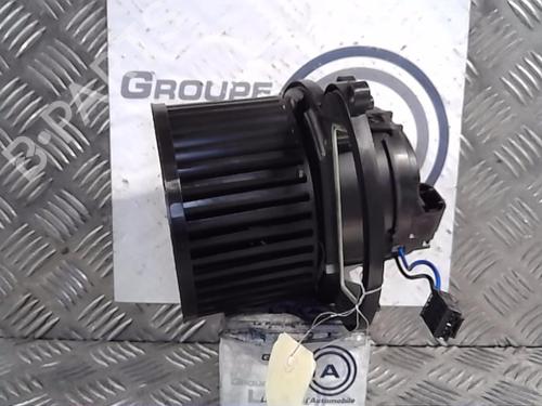 Used Heater blower motor RENAULT MEGANE IV Hatchback (B9A/M/N_) [2015-2025]  14552371
