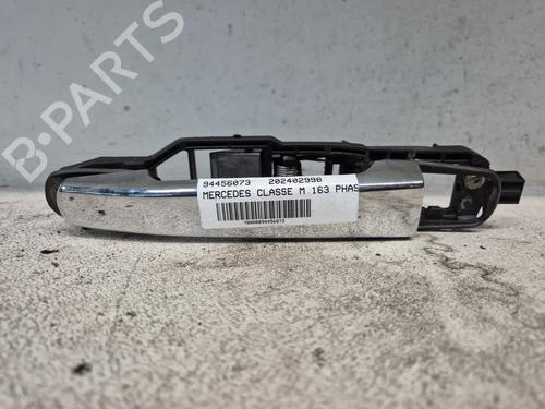 Used Rear right exterior door handle MERCEDES-BENZ M-CLASS (W163) ML 270 CDI (163.113) (163 hp) 24479917