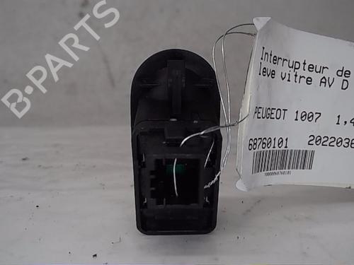 Used Right front window switch PEUGEOT 1007 (KM_) 1.4 (75 hp) 13831586