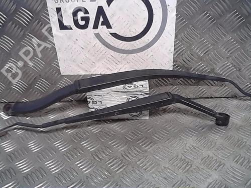Used Front windshield wiper arm NISSAN X-TRAIL II (T31) 2.0 dCi 4x4 (150 hp) 14559892