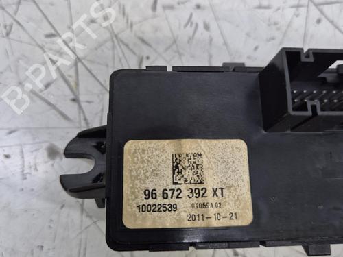 Advarselsbryter Advarselsbryter PEUGEOT 5008 (0U_, 0E_) 1.6 HDi (112 hp) 37597302 37597302