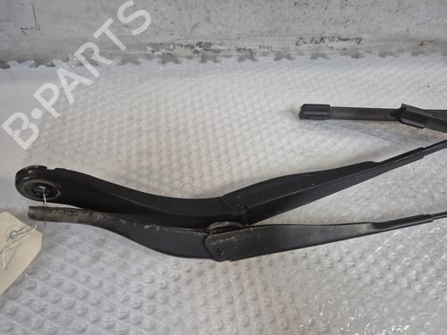 Used Front windshield wiper arm DACIA SANDERO II TCe 90 (B8M1, B8MA, B8AC) (90 hp) 25479767