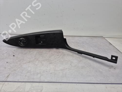 Used Left front window switch HYUNDAI ix20 (JC) 1.4 CRDi (78 hp) 33210260