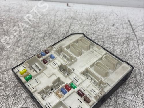 Used Fuse box Fuse box 38915404 38915404