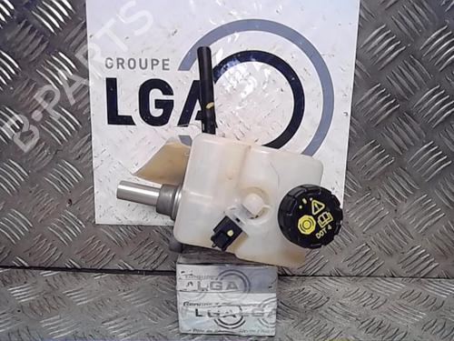 Used Brake master cylinder RENAULT TWINGO III (BCM_, BCA_) 0.9 TCe 90 (BCM9, BCM2) (90 hp) 14522073
