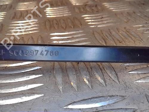 Used Front windshield wiper arm CITROËN BERLINGO Box Body/MPV (B9) 1.6 HDi 75 (75 hp) 14556936