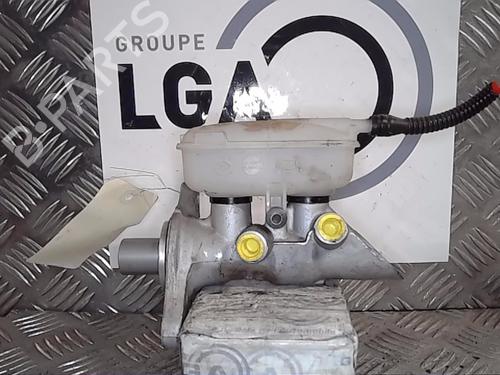 Used Brake master cylinder RENAULT SCÉNIC III (JZ0/1_) 1.6 dCi (JZ00, JZ12) (130 hp) 14521718